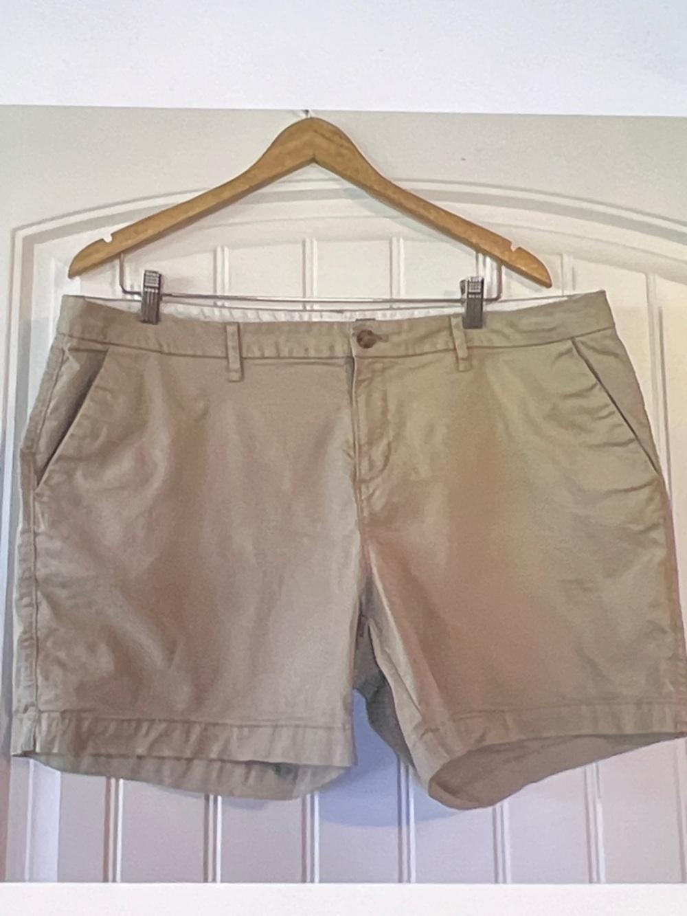 Old Navy stretch Khaki Shorts